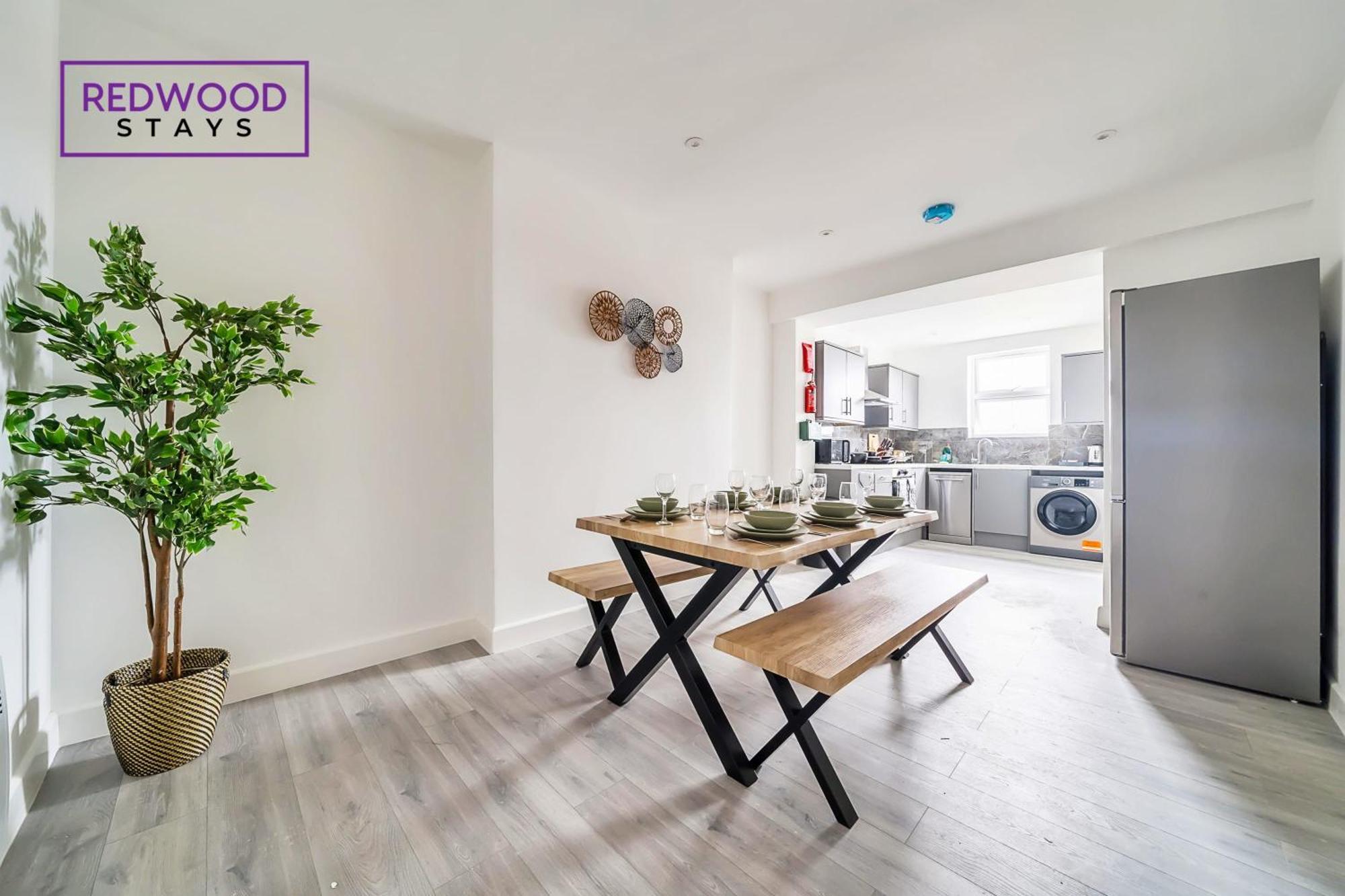 Brand New, 2 Bed 1 Bath, Modern Town Center Apartment, Free Wifi & Netflix By Redwood Stays Aldershot Bagian luar foto