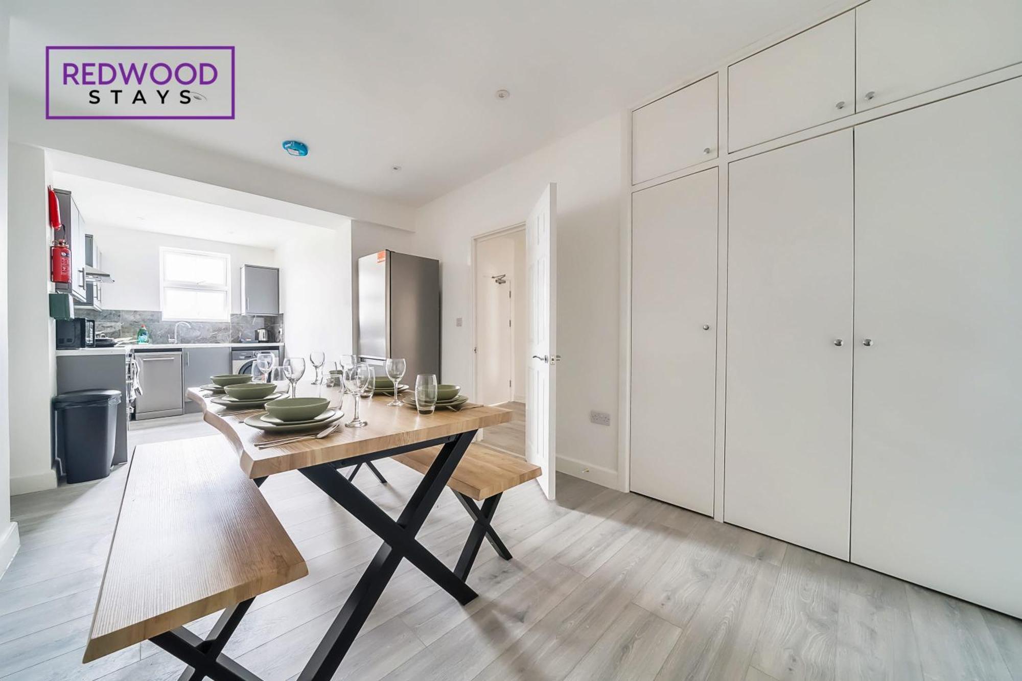 Brand New, 2 Bed 1 Bath, Modern Town Center Apartment, Free Wifi & Netflix By Redwood Stays Aldershot Bagian luar foto