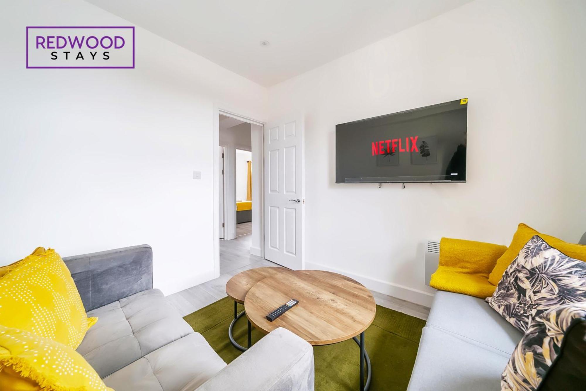 Brand New, 2 Bed 1 Bath, Modern Town Center Apartment, Free Wifi & Netflix By Redwood Stays Aldershot Bagian luar foto