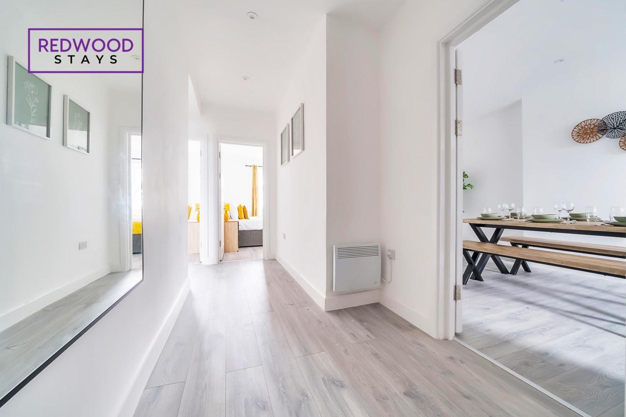 Brand New, 2 Bed 1 Bath, Modern Town Center Apartment, Free Wifi & Netflix By Redwood Stays Aldershot Bagian luar foto