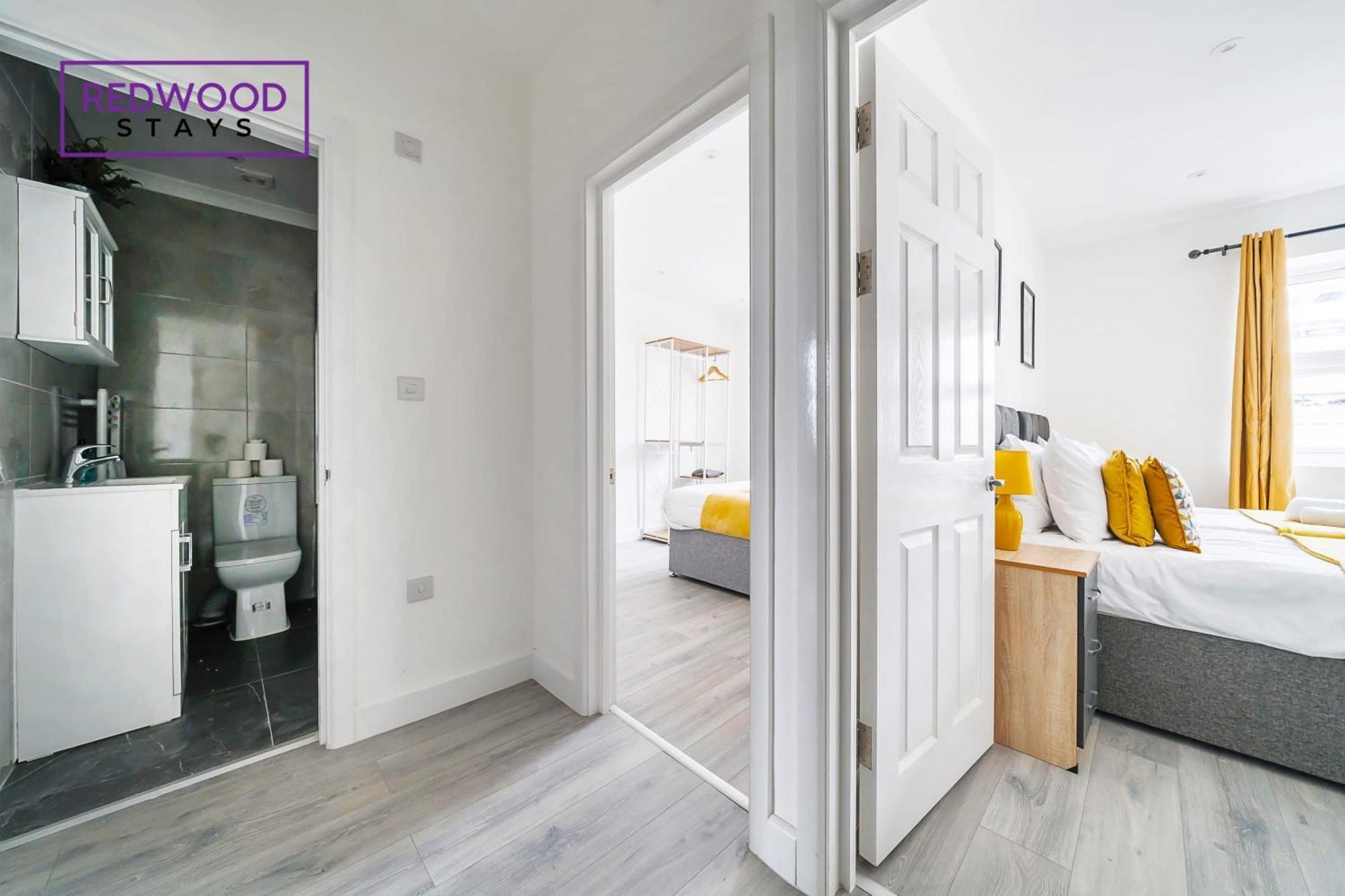 Brand New, 2 Bed 1 Bath, Modern Town Center Apartment, Free Wifi & Netflix By Redwood Stays Aldershot Bagian luar foto