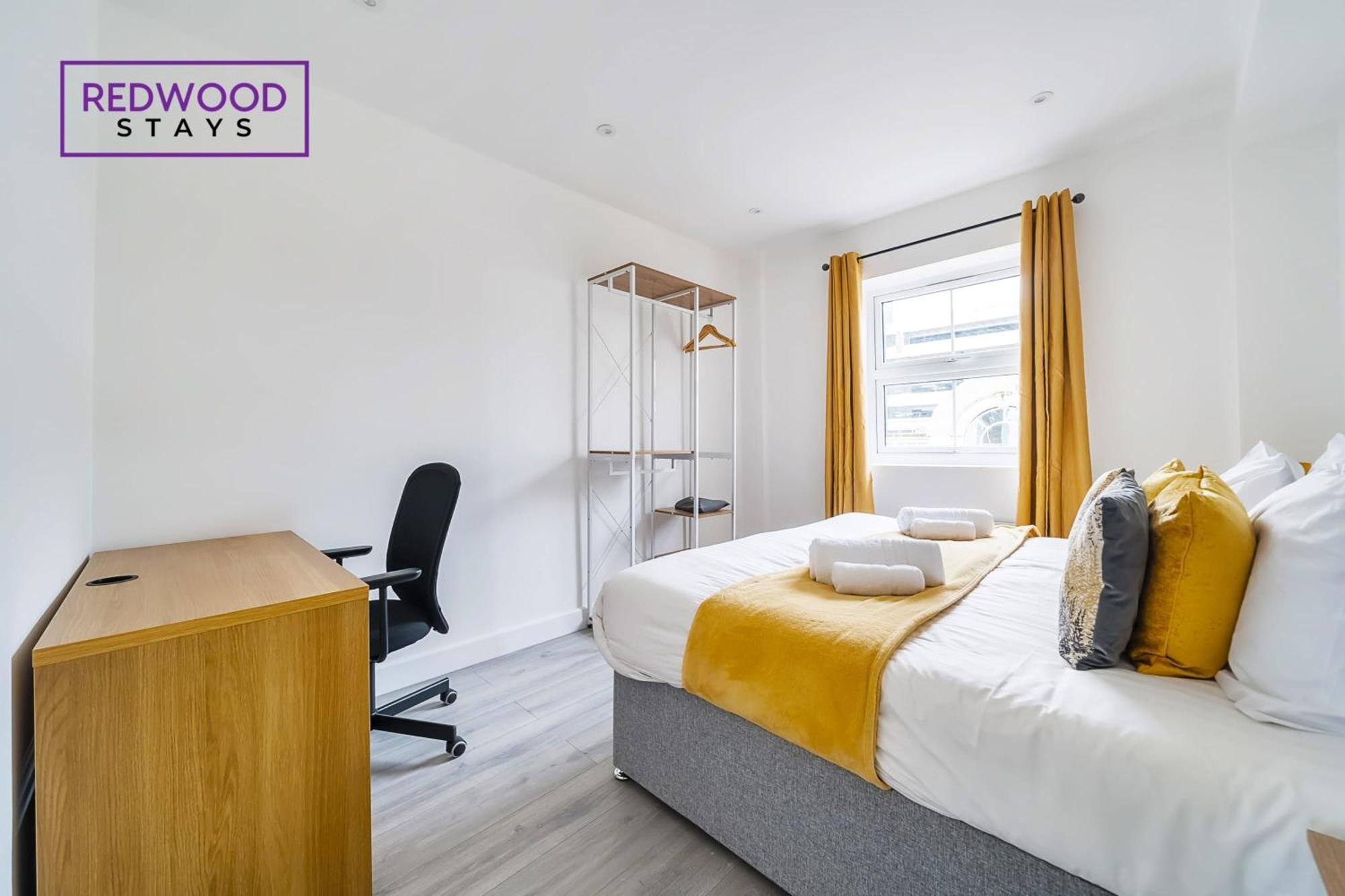 Brand New, 2 Bed 1 Bath, Modern Town Center Apartment, Free Wifi & Netflix By Redwood Stays Aldershot Bagian luar foto