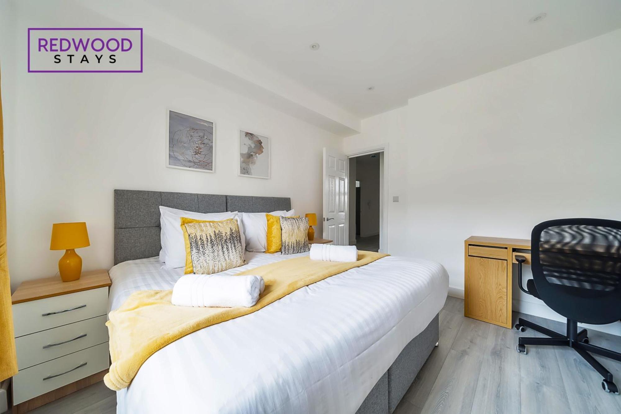 Brand New, 2 Bed 1 Bath, Modern Town Center Apartment, Free Wifi & Netflix By Redwood Stays Aldershot Bagian luar foto