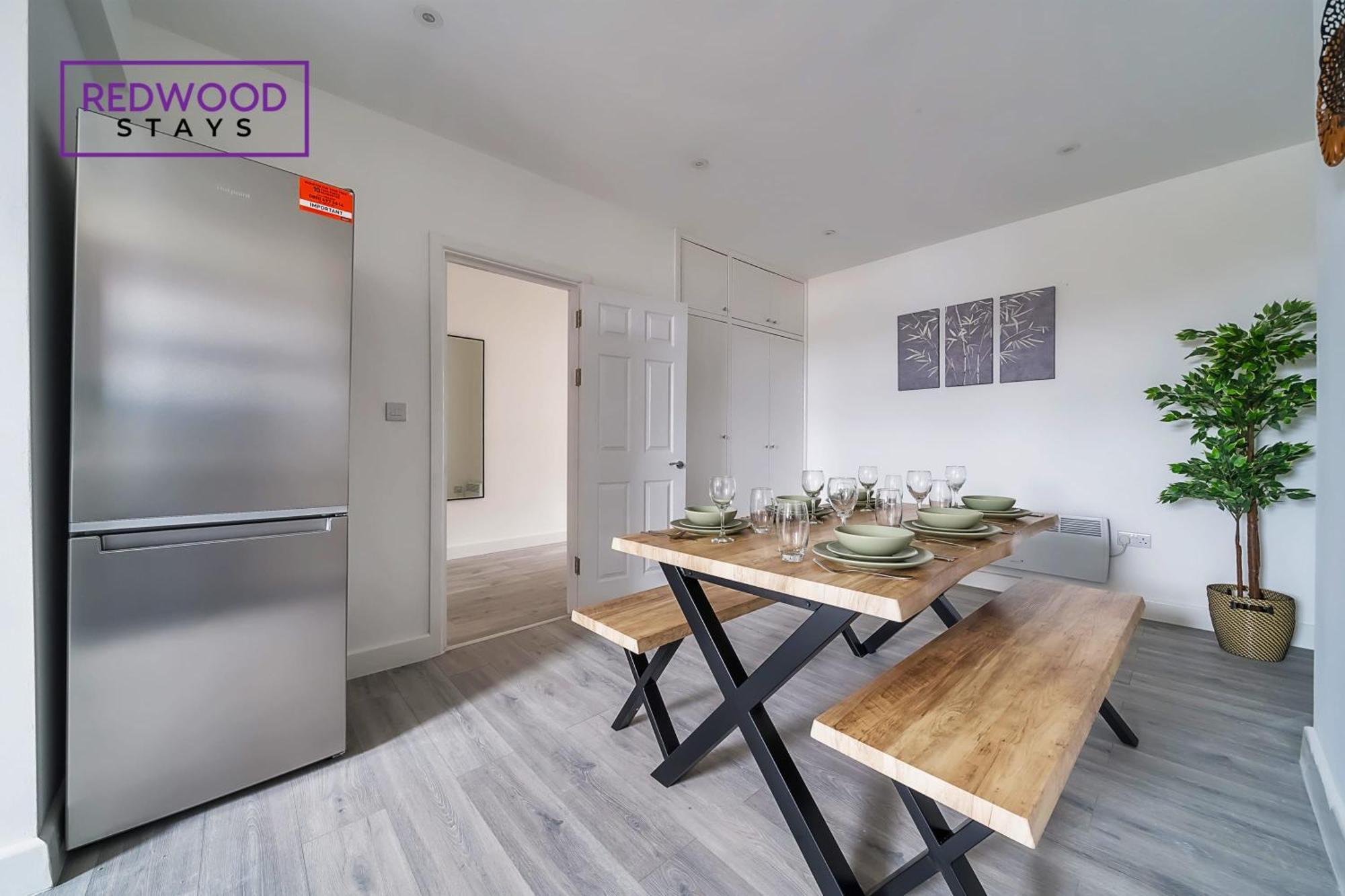 Brand New, 2 Bed 1 Bath, Modern Town Center Apartment, Free Wifi & Netflix By Redwood Stays Aldershot Bagian luar foto