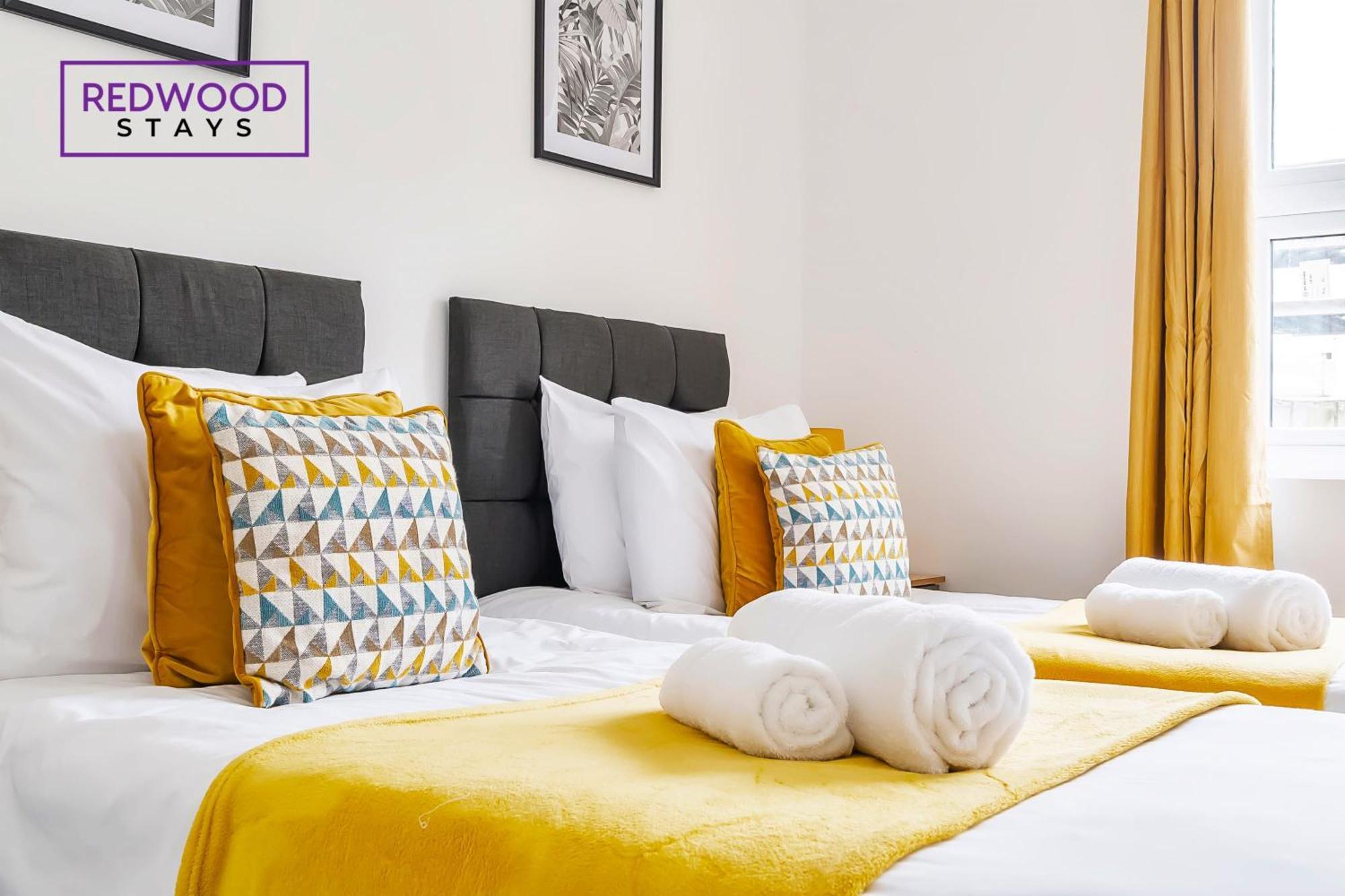 Brand New, 2 Bed 1 Bath, Modern Town Center Apartment, Free Wifi & Netflix By Redwood Stays Aldershot Bagian luar foto